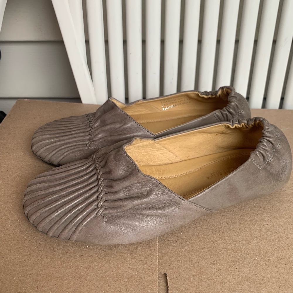 Chocolat Blu Gray Leather Flats
